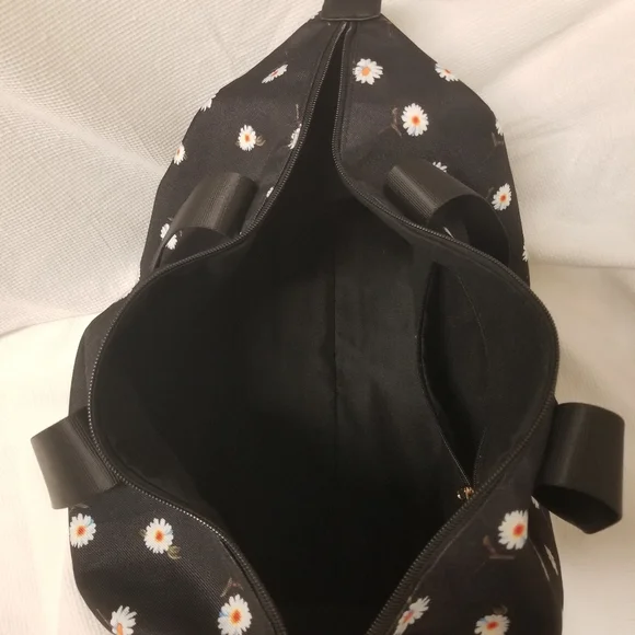 Alice + Olivia Daisy Print Travel Bag - Picture 10 of 16